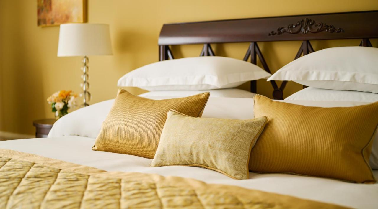Castlemartyr Resort Hotel Εξωτερικό φωτογραφία A bed with cushions