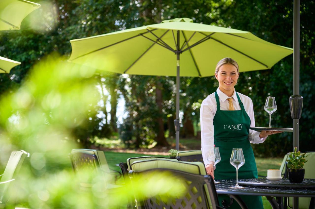 Castlemartyr Resort Hotel Εξωτερικό φωτογραφία A waitress at work