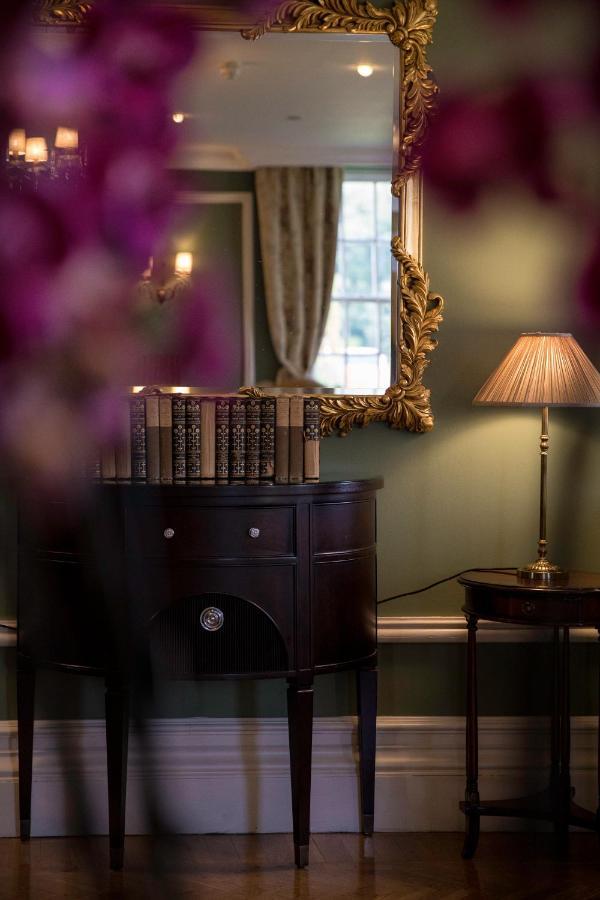Castlemartyr Resort Hotel Εξωτερικό φωτογραφία A photograph of a room with a green wall