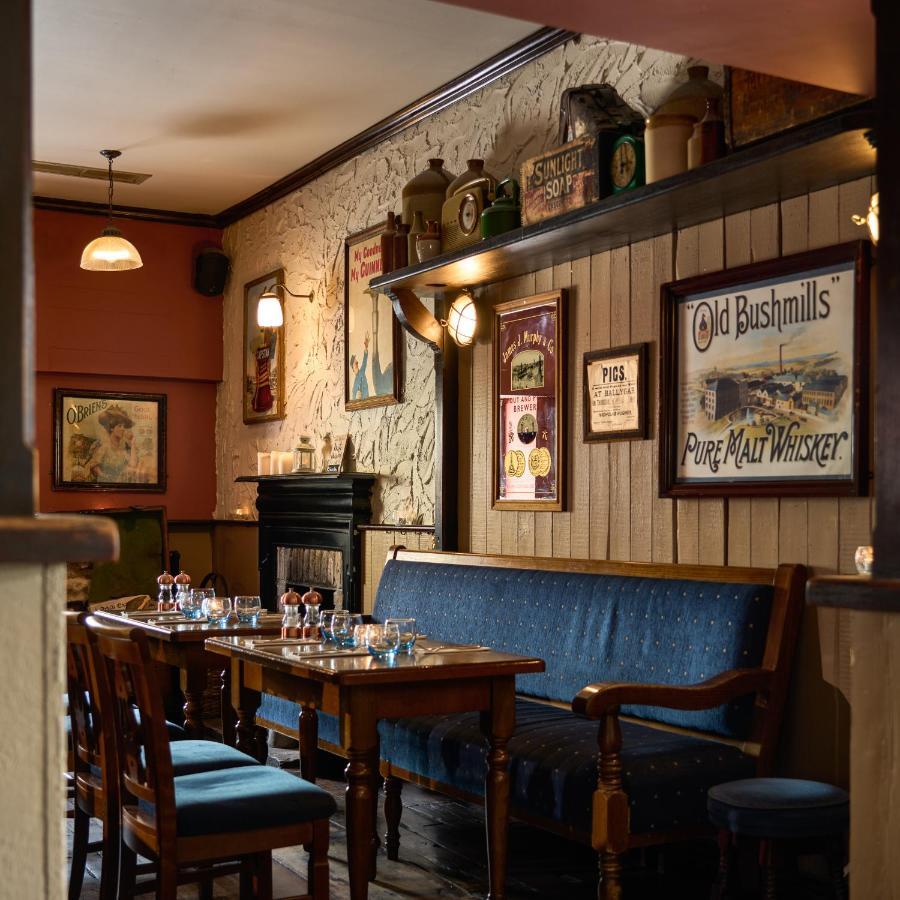 Castlemartyr Resort Hotel Εξωτερικό φωτογραφία The interior of the Old Bushmills Inn