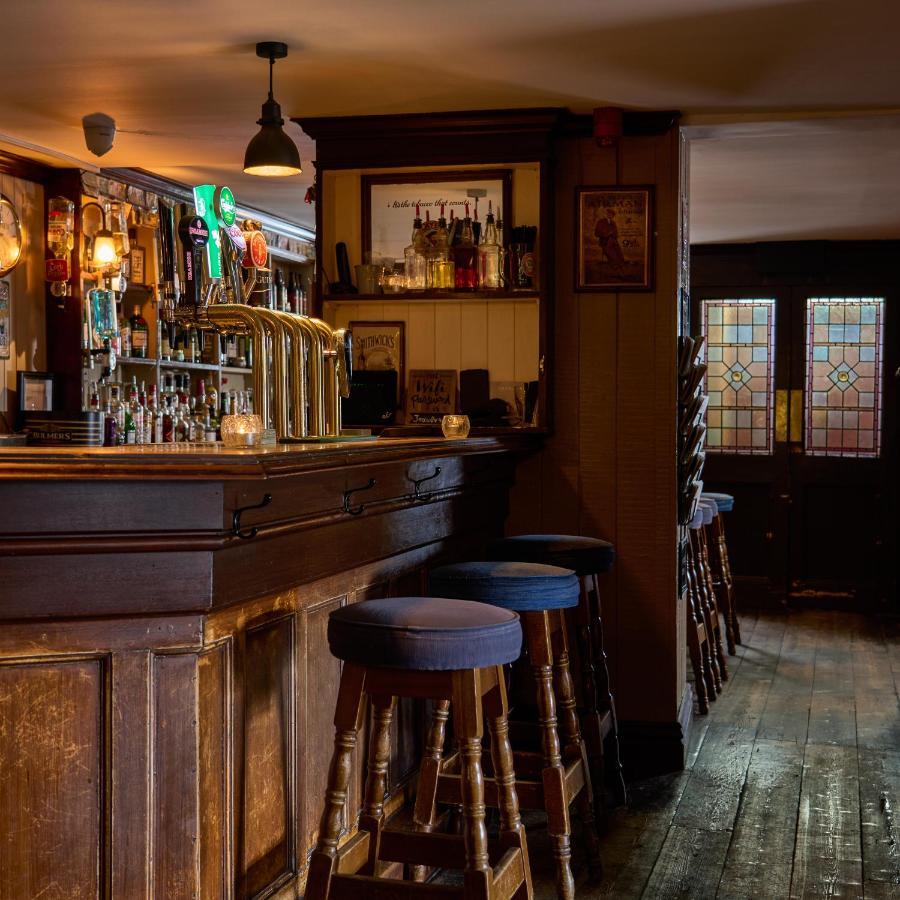 Castlemartyr Resort Hotel Εξωτερικό φωτογραφία The bar at The Old Red Lion